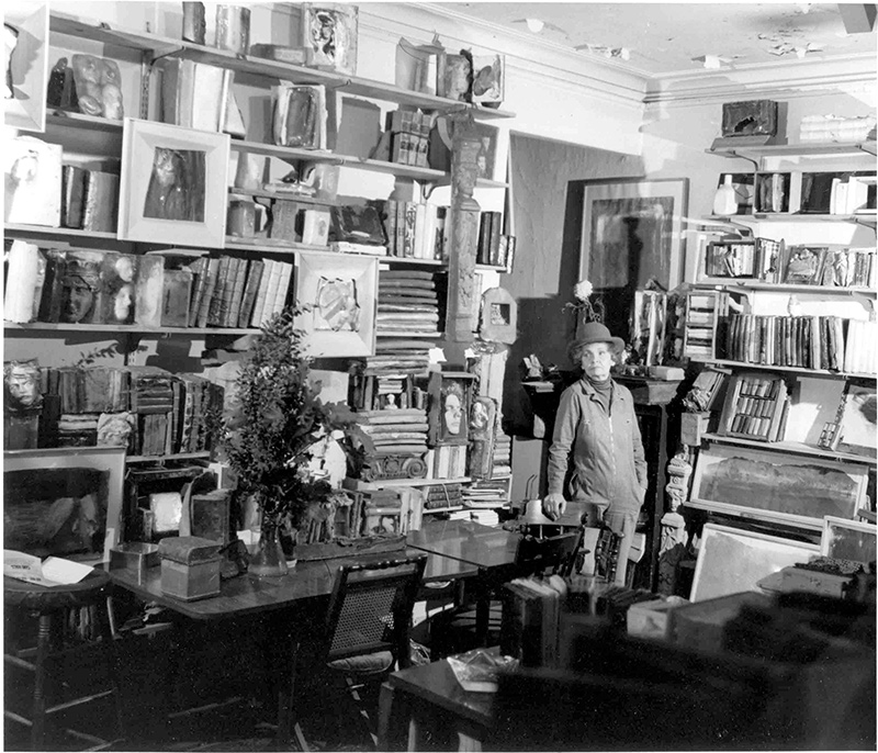 Stella Waitzkin in her Chelsea Hotel apartment, New York City. —Courtesy Lynn Christoffers